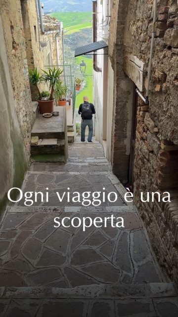 🍯 Ad ogni territorio la sua biodiversità.
Ad ogni ape i suoi fiori.
Ad ogni barattolo il suo miele.

Il miele racconta il paesaggio, il clima, le persone.
👉 Il 17 maggio scopri un modo dolce e immarsivo di viaggiare nella natura

Mielerie Aperte è un progetto @unaapi_ cofinanziato dall'Unione Europea e dal MASAF

#MielerieAperte #TurismoDelMiele #miele #apicoltura #prodottialveare
